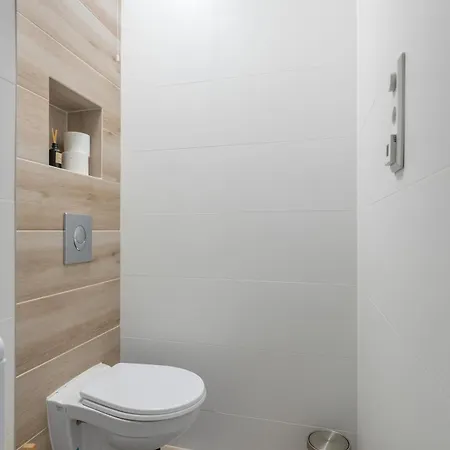 Comfortable 4-room In A Classic Lademoen Building Lejlighed *